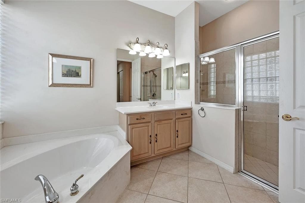 317 Harvard LN, NAPLES FL 34104-25