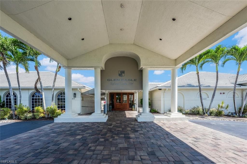317 Harvard LN, NAPLES FL 34104-39