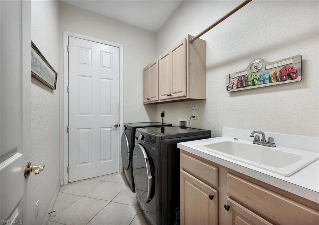 317 Harvard LN, NAPLES FL 34104-30