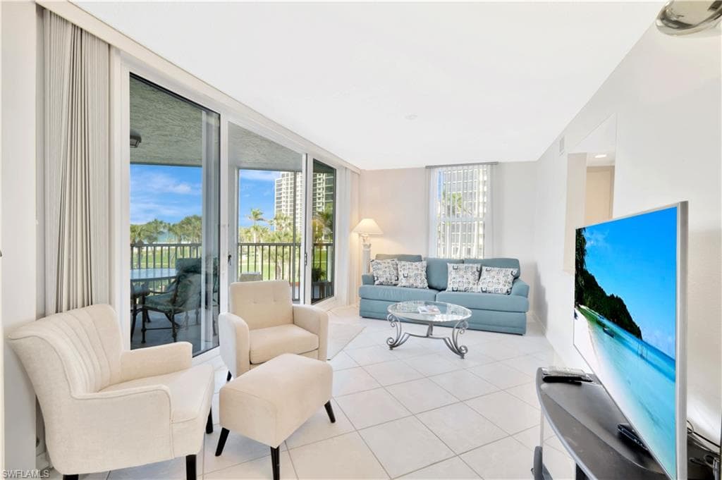 10701 Gulf Shore DR # 302, NAPLES FL 34108-5