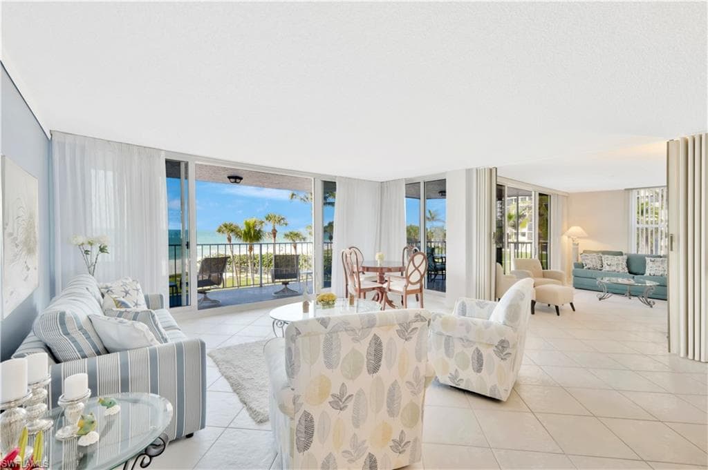 10701 Gulf Shore DR # 302, NAPLES FL 34108-2