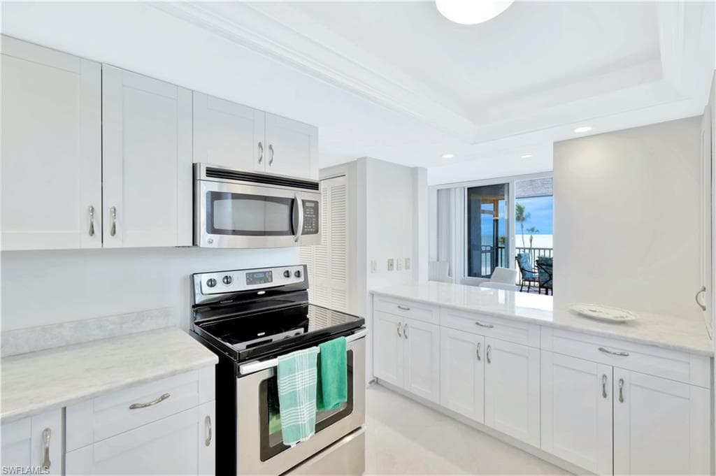 10701 Gulf Shore DR # 302, NAPLES FL 34108-9