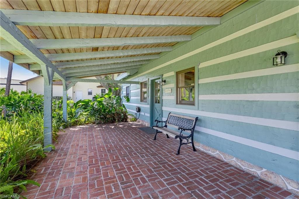 18631 Baseleg AVE, NORTH FORT MYERS FL 33917-8