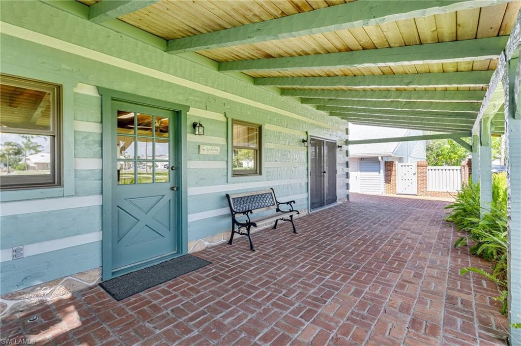 18631 Baseleg AVE, NORTH FORT MYERS FL 33917-7