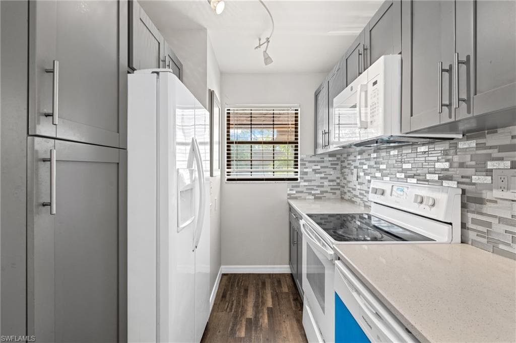 5323 Treetops DR # T203, NAPLES FL 34113-10