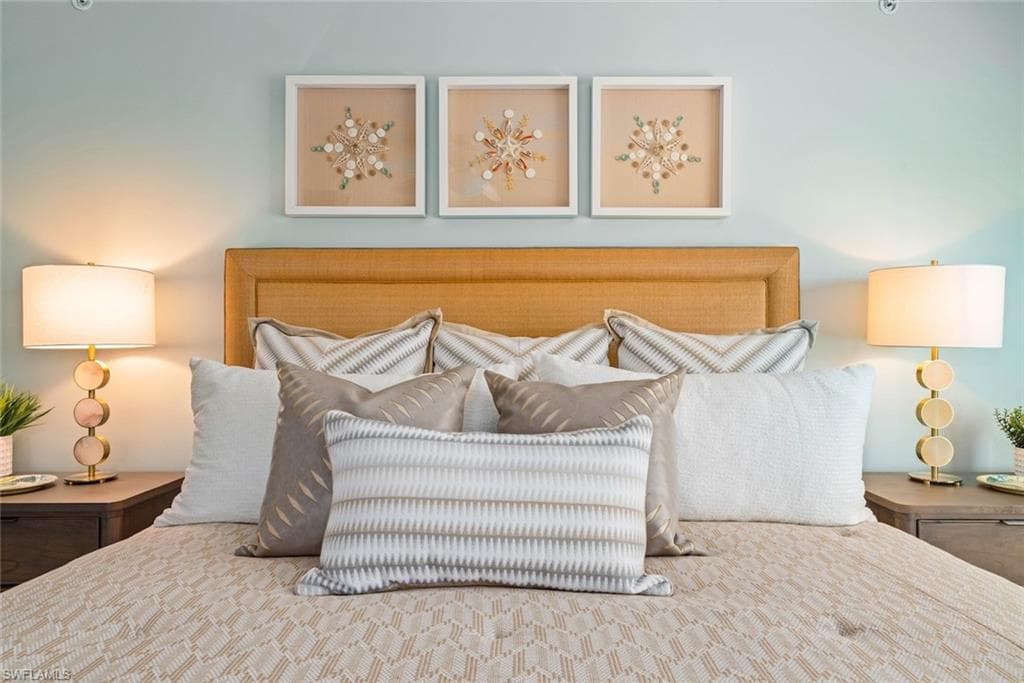 2549 W Gulf DR # 102, SANIBEL FL 33957-32