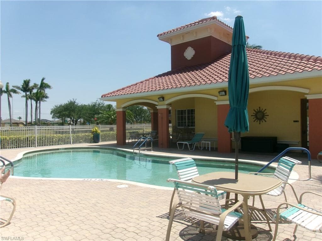 174 Shadroe Cove CIR # 1002, CAPE CORAL FL 33991-24