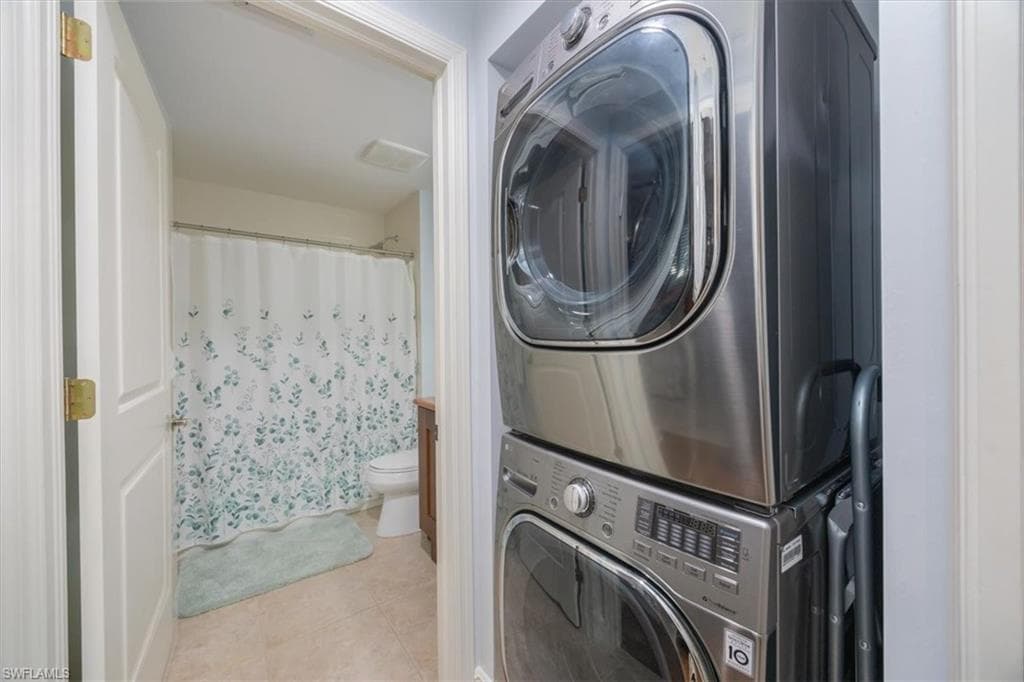 985 Sandpiper ST # 206, NAPLES FL 34102-22