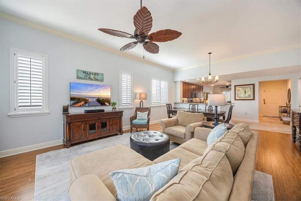 985 Sandpiper ST # 206, NAPLES FL 34102-8