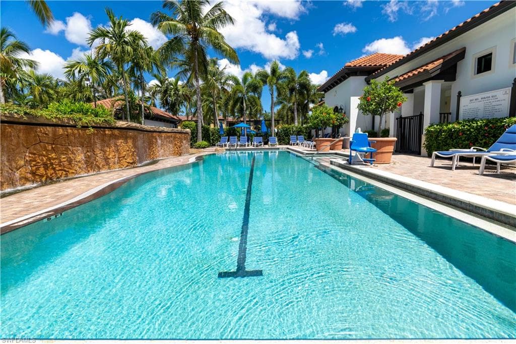 985 Sandpiper ST # 206, NAPLES FL 34102-29