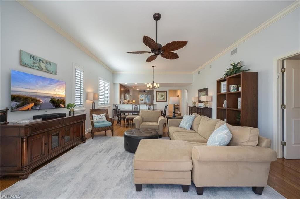 985 Sandpiper ST # 206, NAPLES FL 34102-9