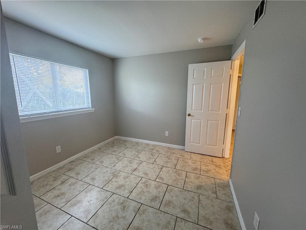 5031 Locke LN, LEHIGH ACRES FL 33973-15