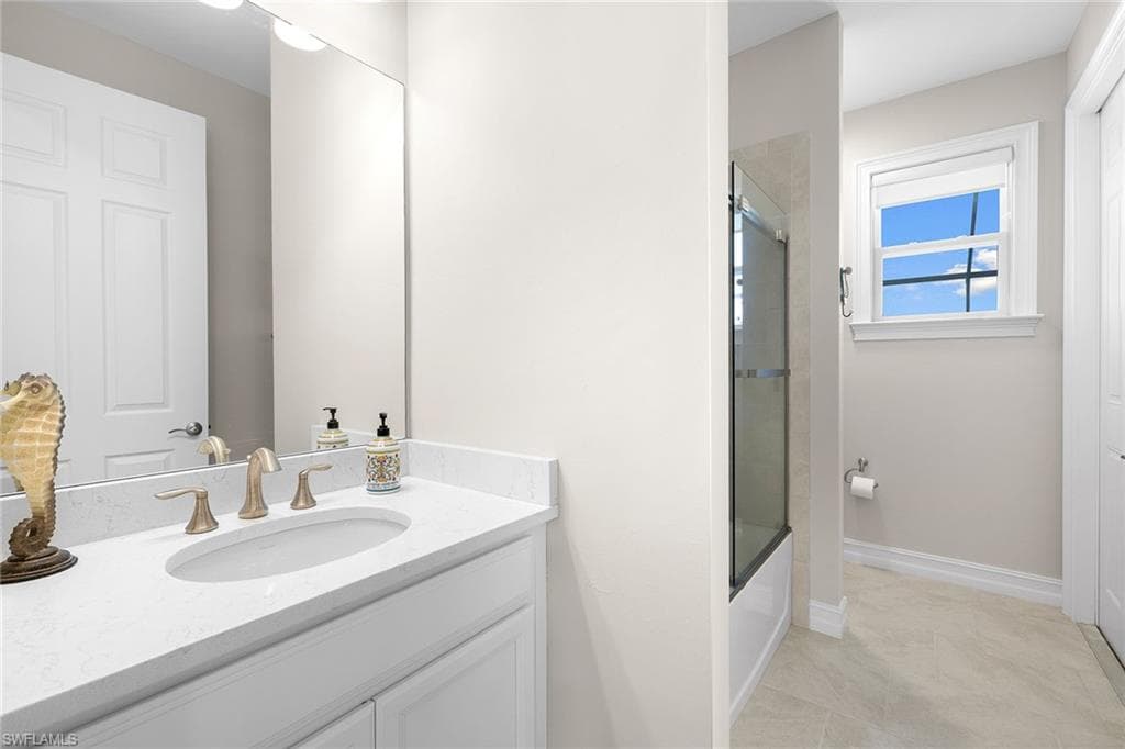 18713 Lake Hammock DR, NAPLES FL 34114-21