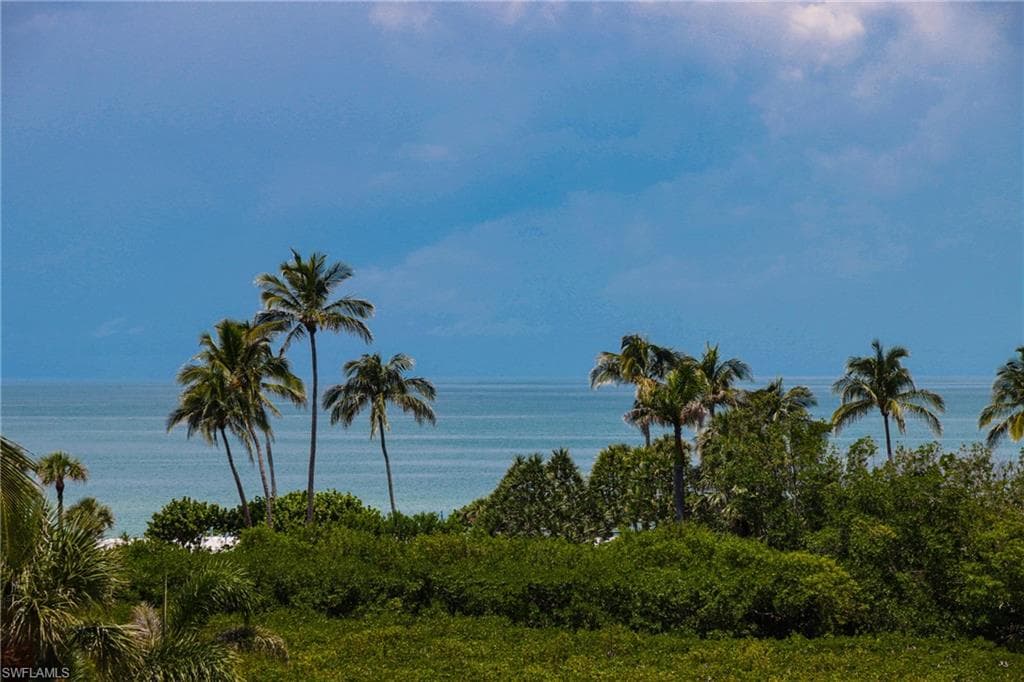 60 Seagate DR # 402, NAPLES FL 34103-23