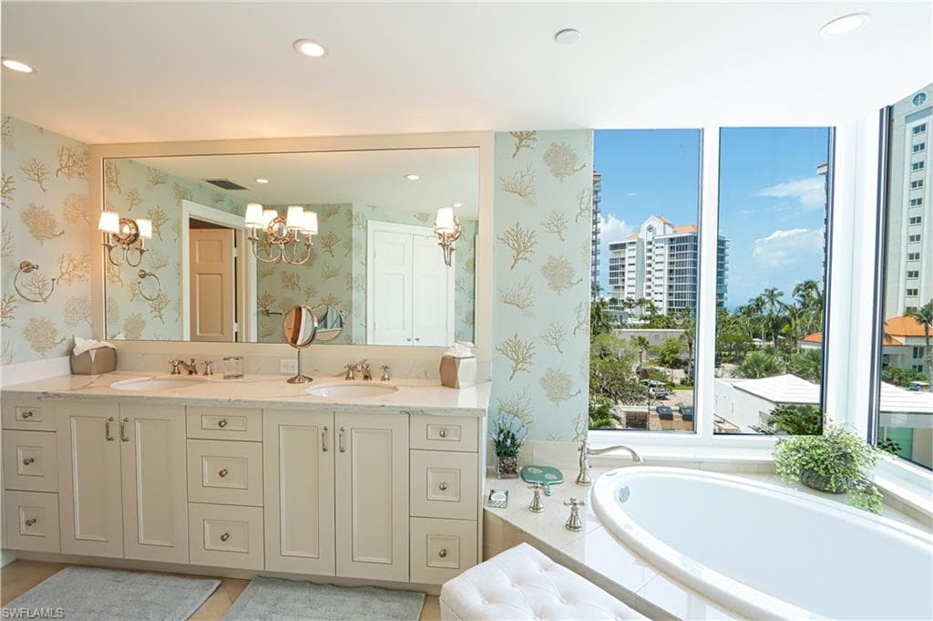 60 Seagate DR # 402, NAPLES FL 34103-13