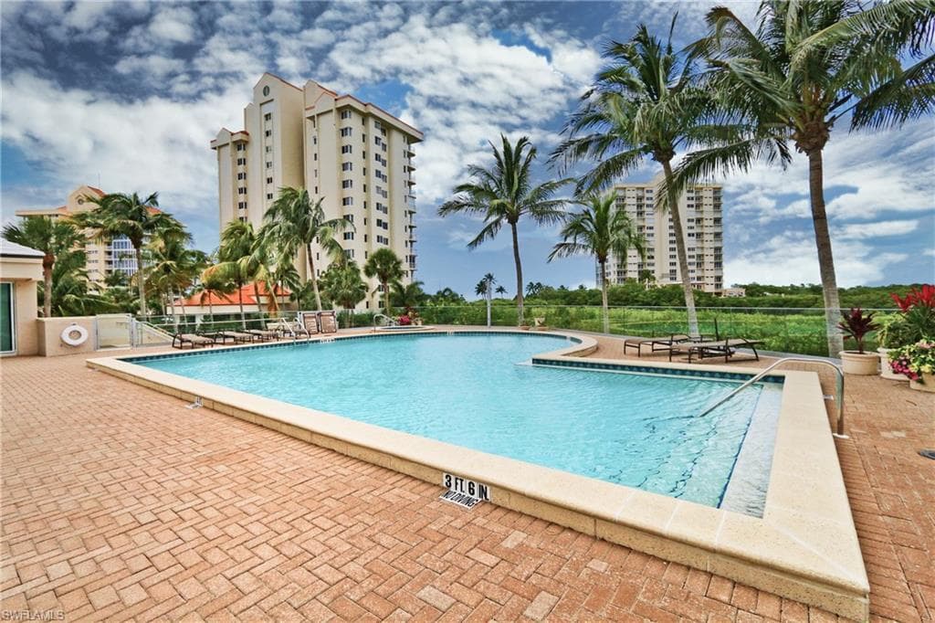 60 Seagate DR # 402, NAPLES FL 34103-24
