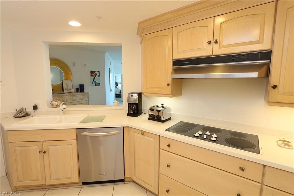 60 Seagate DR # 805, NAPLES FL 34103-11