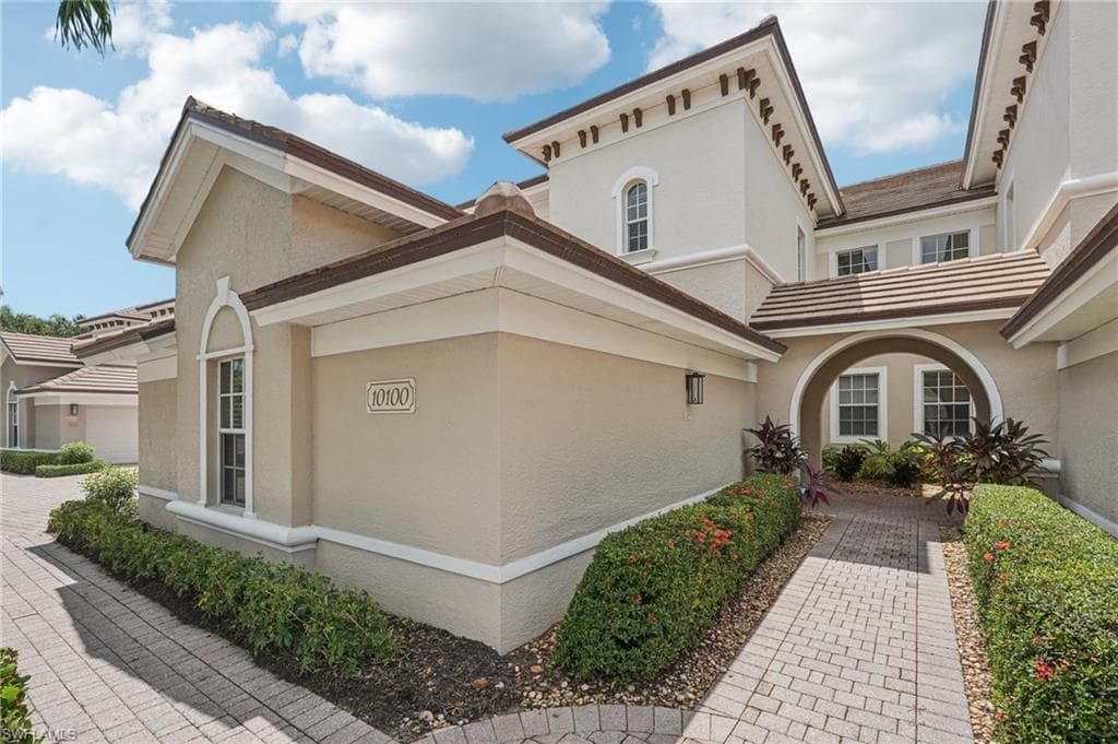 10100 Valiant CT # 201, MIROMAR LAKES FL 33913-1