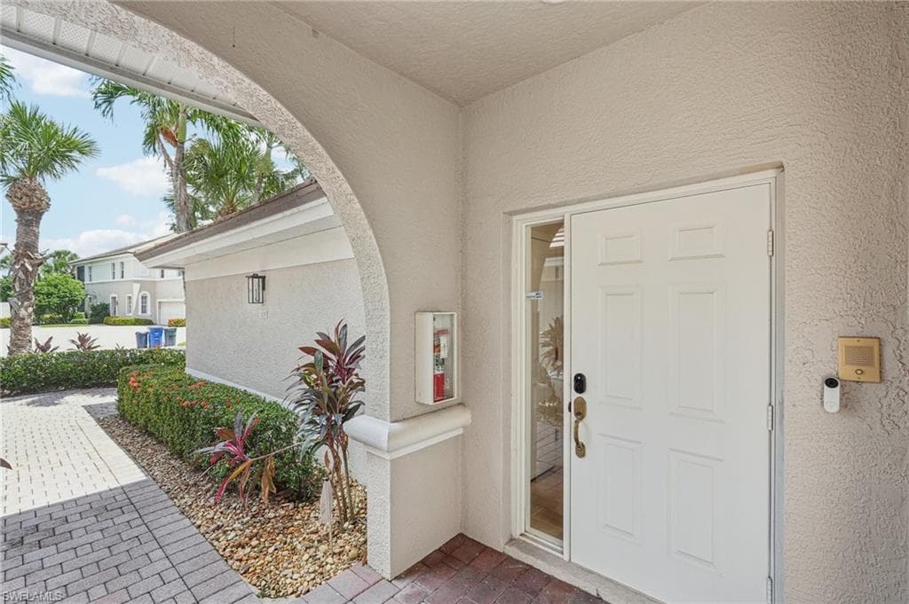 10100 Valiant CT # 201, MIROMAR LAKES FL 33913-2