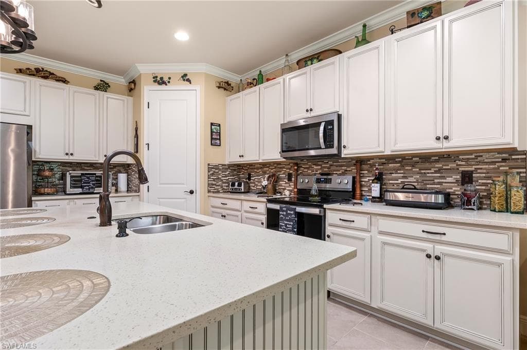 3865 Helmsman DR, NAPLES FL 34120-25