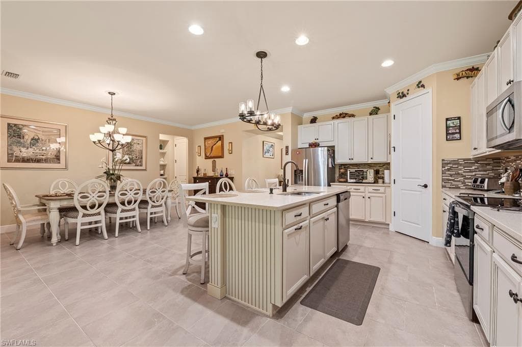 3865 Helmsman DR, NAPLES FL 34120-2