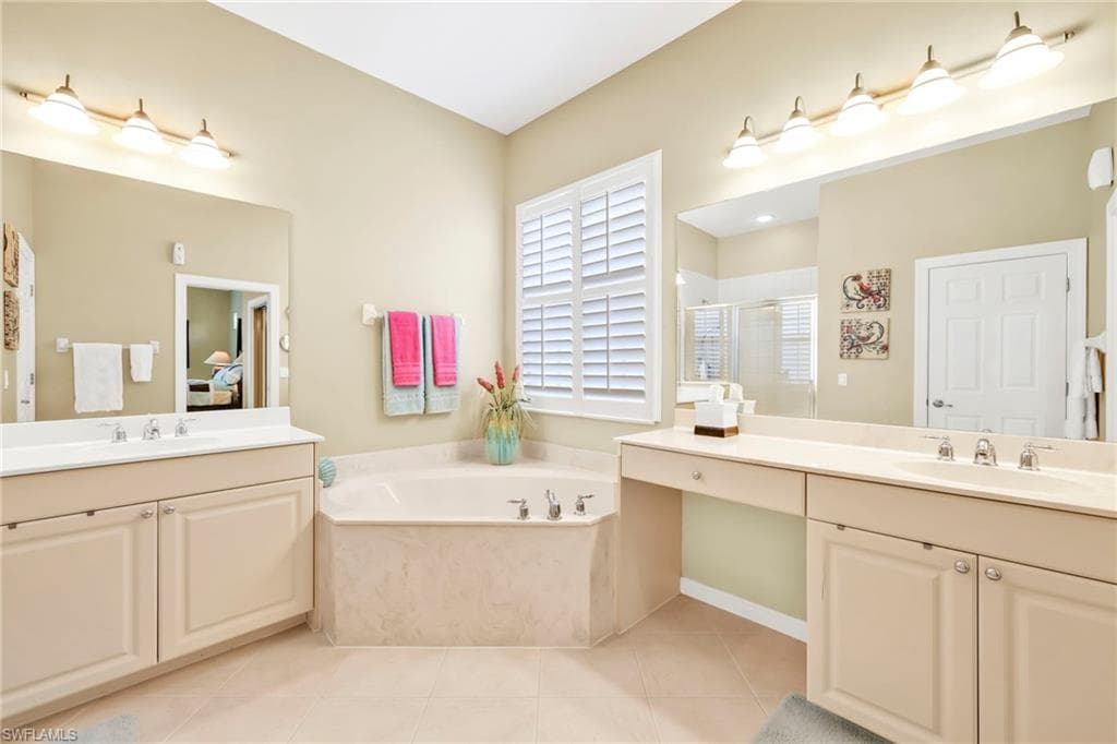 15864 Delaplata LN, NAPLES FL 34110-19