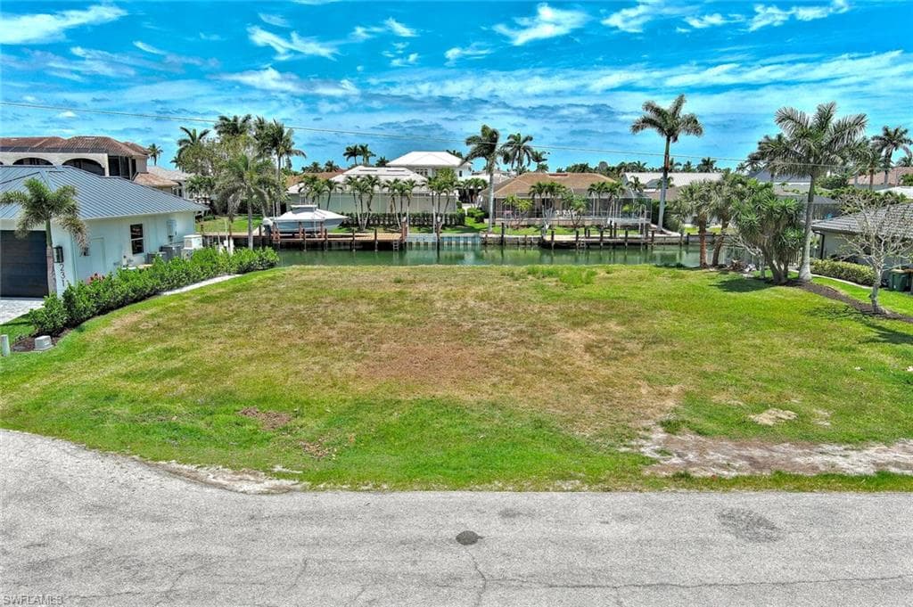 225 Geranium CT, MARCO ISLAND FL 34145-5