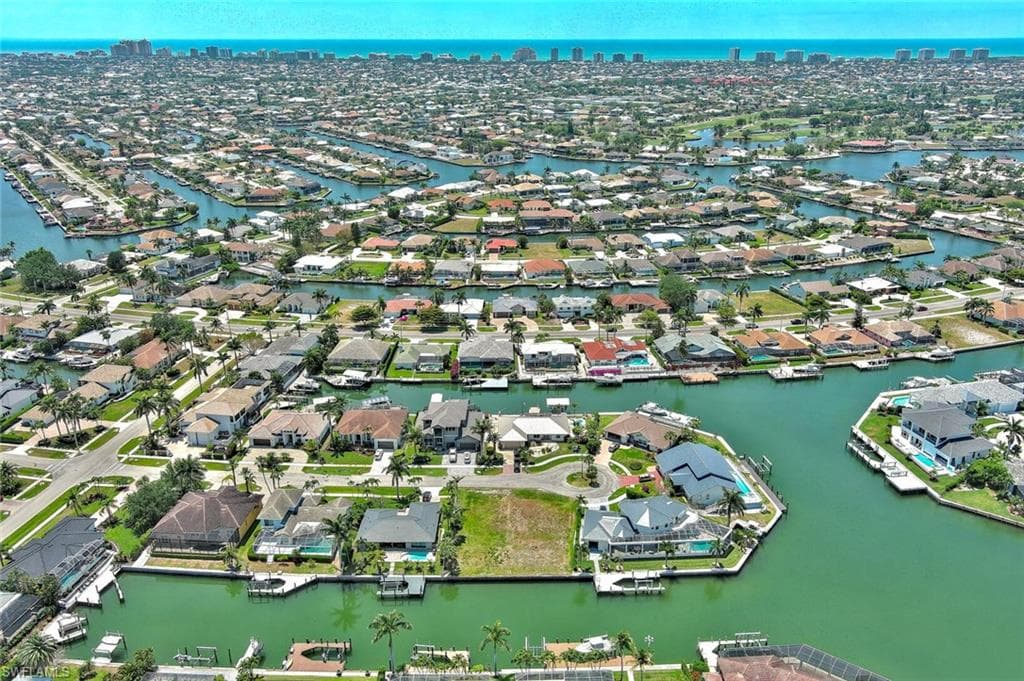 225 Geranium CT, MARCO ISLAND FL 34145-4