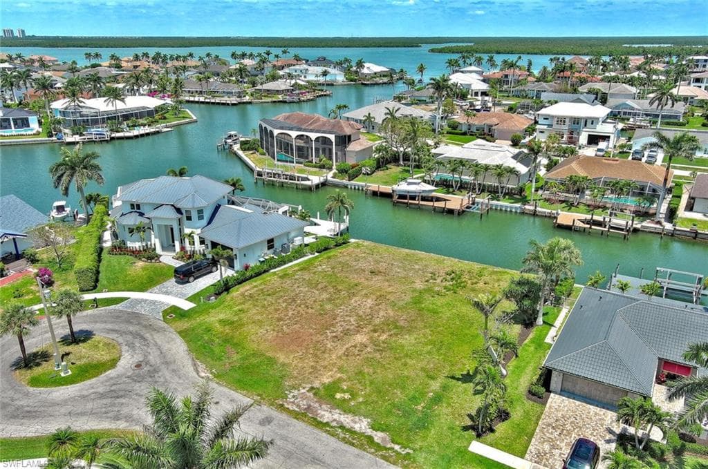 225 Geranium CT, MARCO ISLAND FL 34145-9