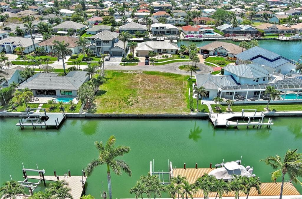 225 Geranium CT, MARCO ISLAND FL 34145-18