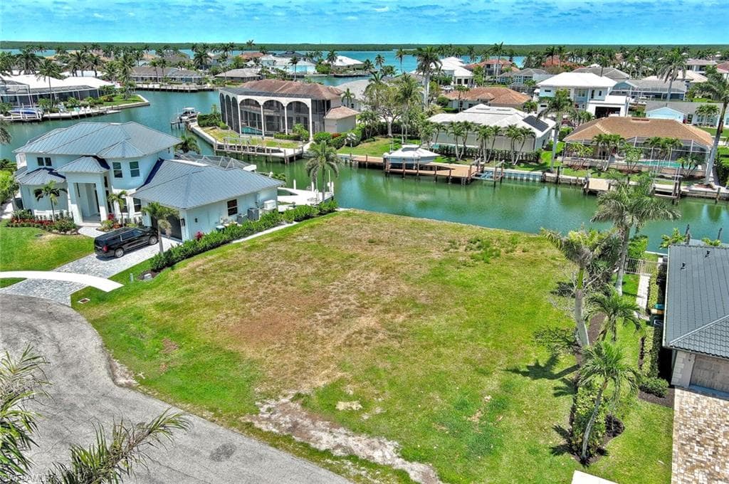 225 Geranium CT, MARCO ISLAND FL 34145-7