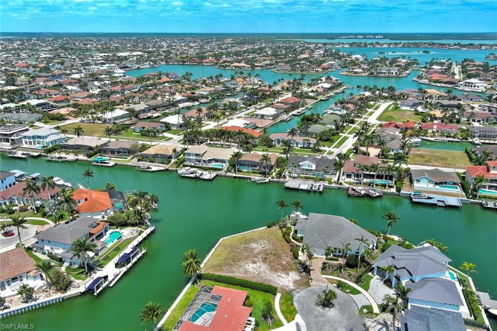895 Banyan CT, MARCO ISLAND FL 34145-12