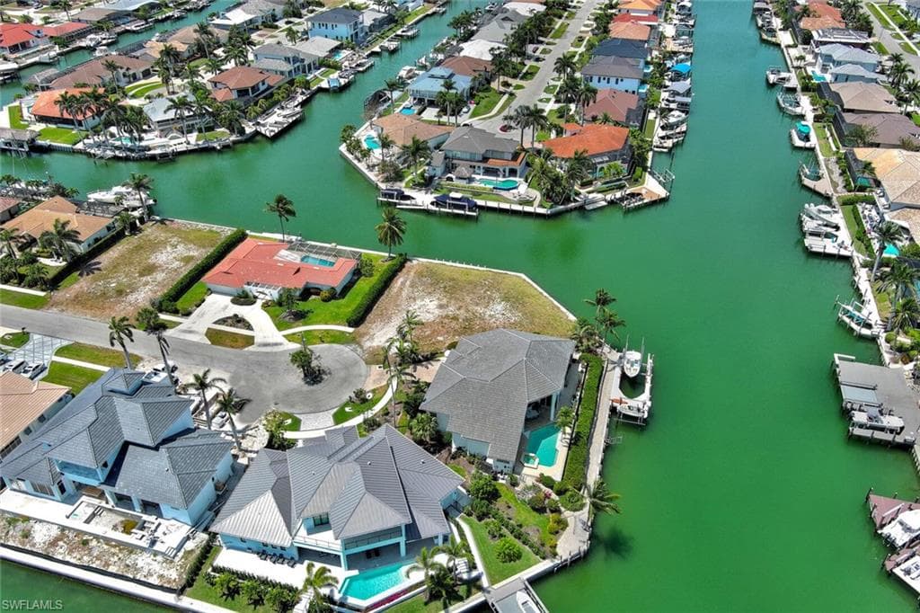 895 Banyan CT, MARCO ISLAND FL 34145-11