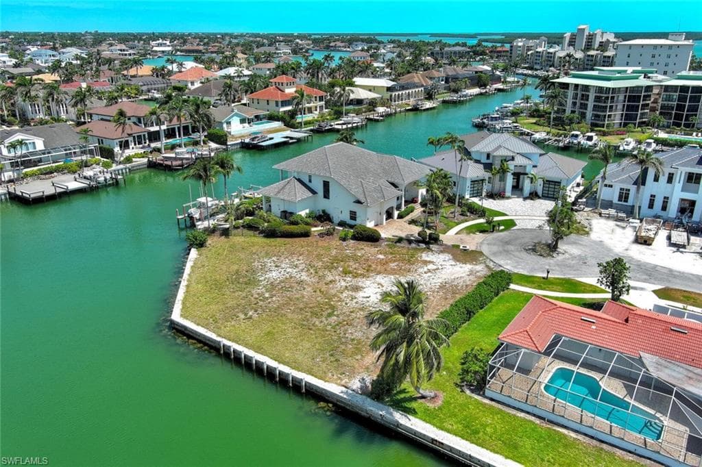 895 Banyan CT, MARCO ISLAND FL 34145-4