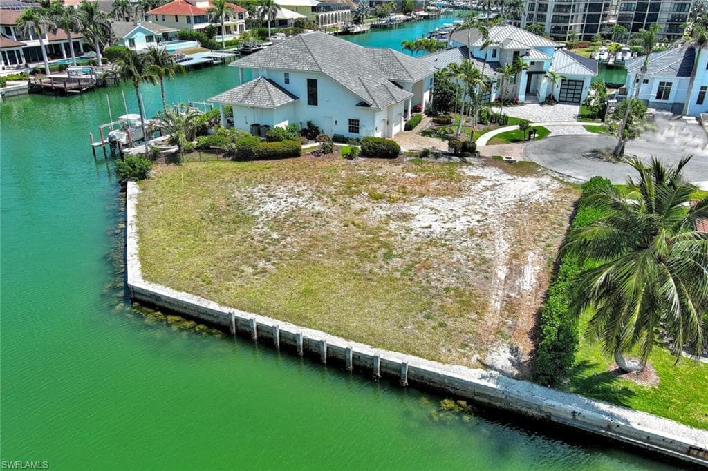 895 Banyan CT, MARCO ISLAND FL 34145-19