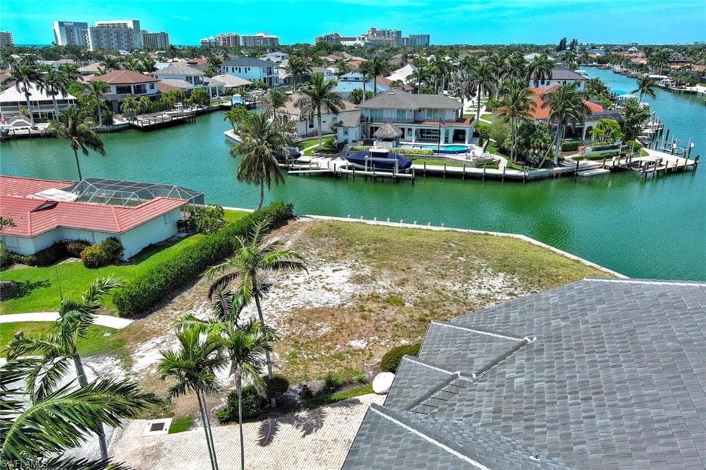 895 Banyan CT, MARCO ISLAND FL 34145-9