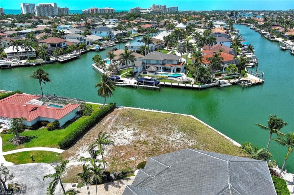 895 Banyan CT, MARCO ISLAND FL 34145-10