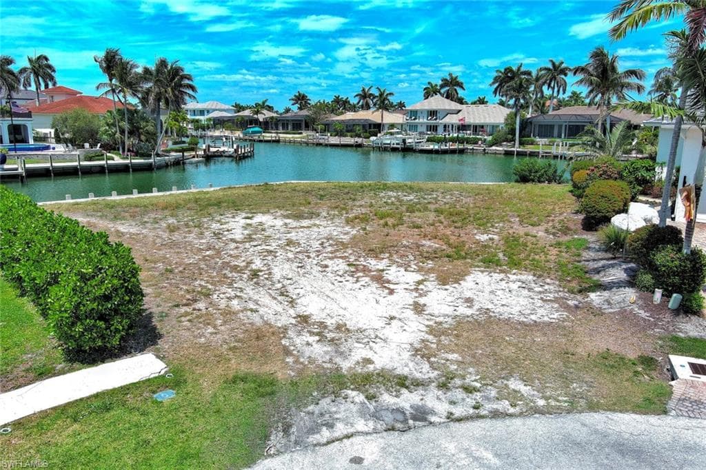 895 Banyan CT, MARCO ISLAND FL 34145-7