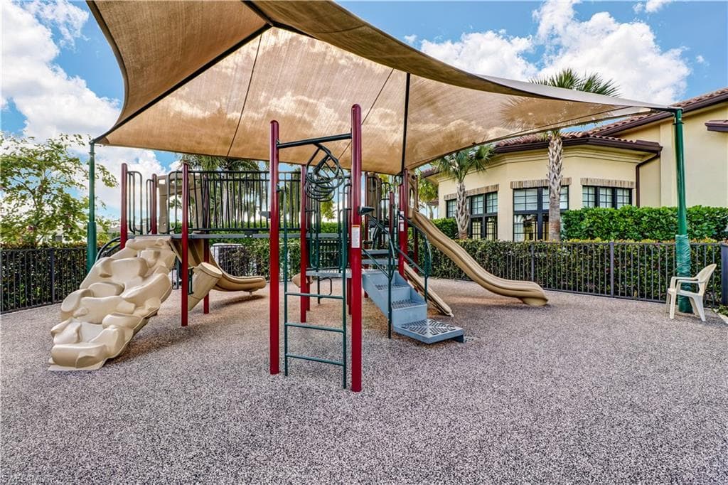 9327 Glenforest DR, NAPLES FL 34120-23