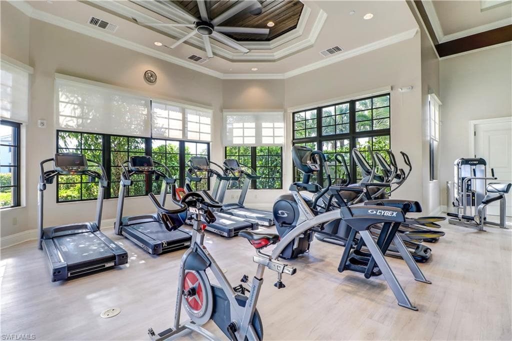 9327 Glenforest DR, NAPLES FL 34120-17