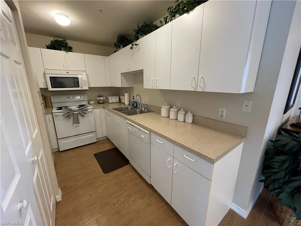 519 Roma CT # 2103, NAPLES FL 34110-8