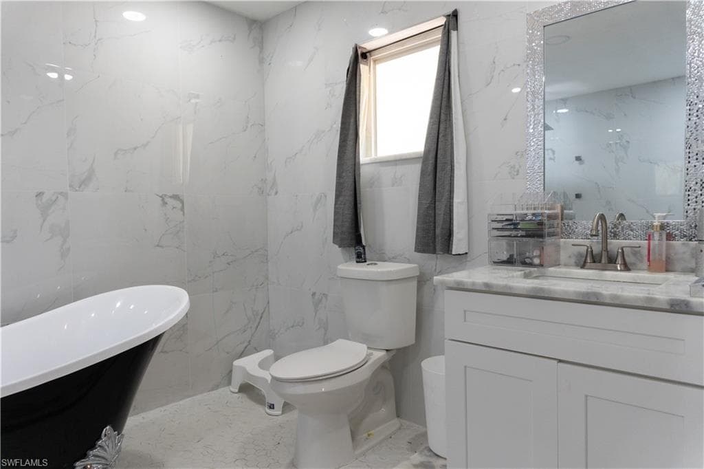 3388 E Riverside DR, FORT MYERS FL 33916-16