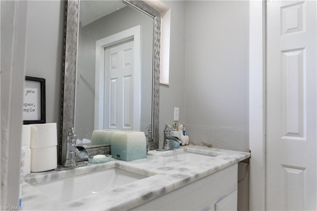 3388 E Riverside DR, FORT MYERS FL 33916-19