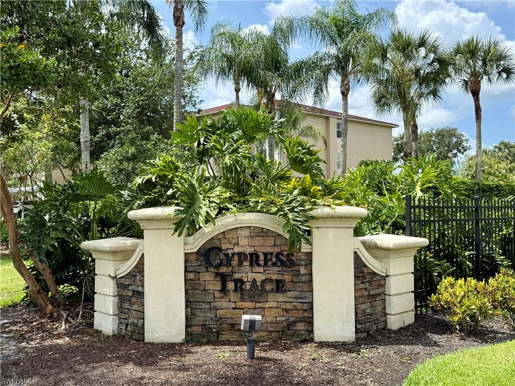 2860 Cypress Trace CIR # 1821, NAPLES FL 34119-27