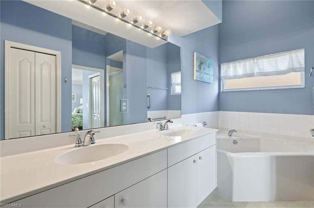 2860 Cypress Trace CIR # 1821, NAPLES FL 34119-19