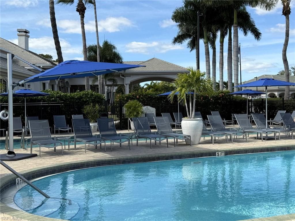 2860 Cypress Trace CIR # 1821, NAPLES FL 34119-43