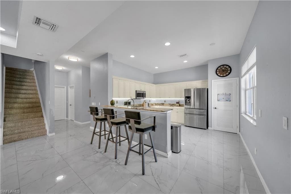 2736 Blue Cypress Lake CT, CAPE CORAL FL 33909-4