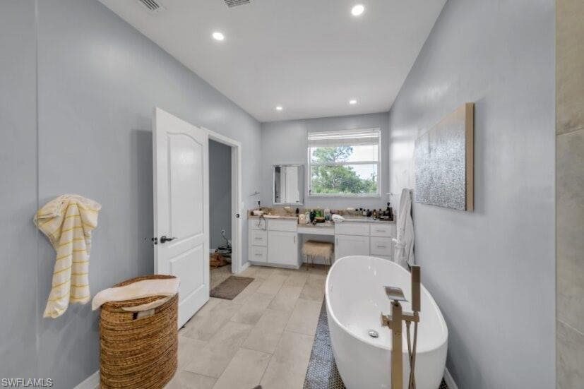 2736 Blue Cypress Lake CT, CAPE CORAL FL 33909-9