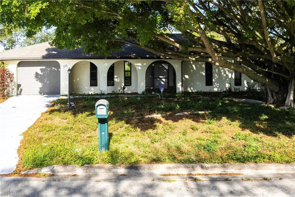 242 Ground Dove CIR, LEHIGH ACRES FL 33936-26