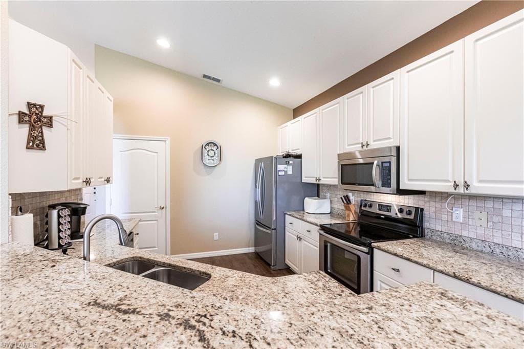 15289 Laguna Hills DR, FORT MYERS FL 33908-9